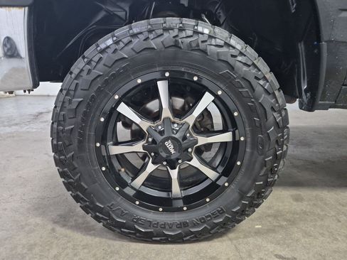Used 2014 RAM 1500 Classic SLT AWD/4WD image 14