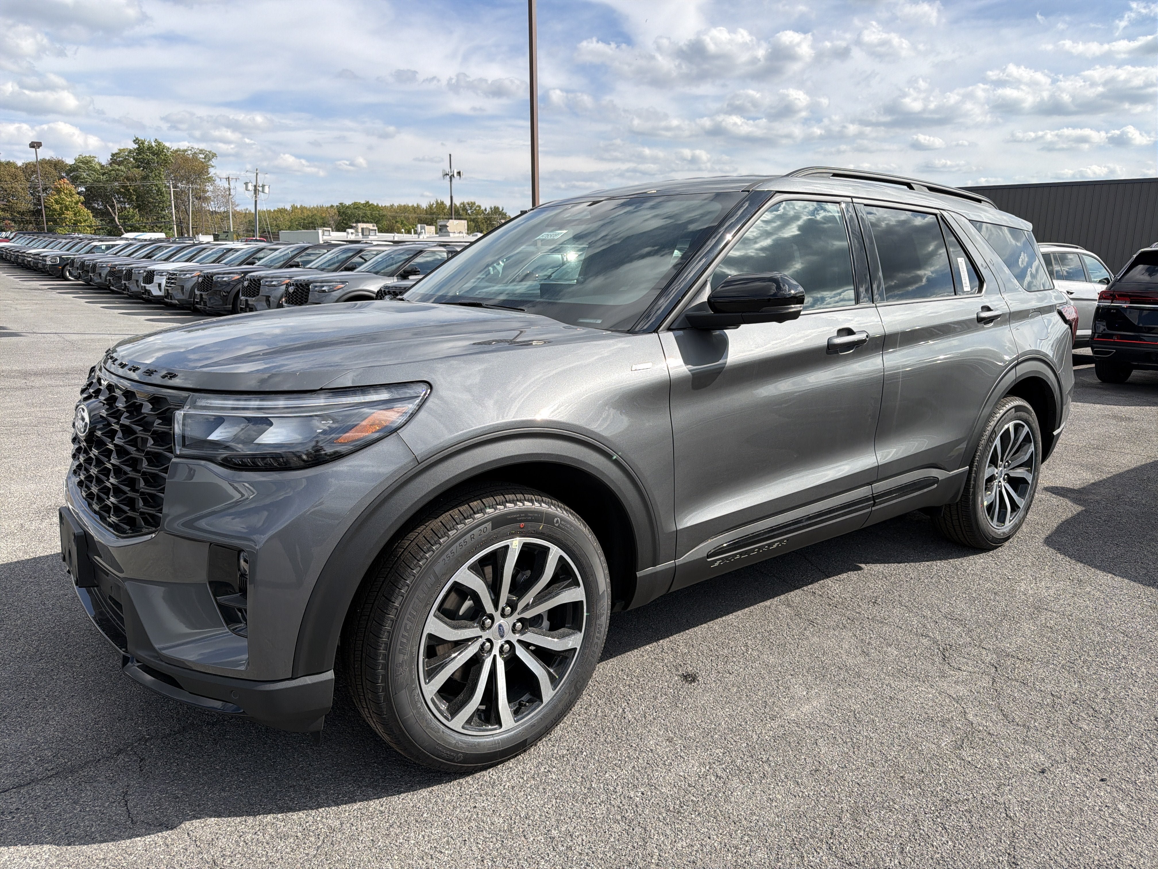 New 2027 Ford Explorer ST-Line AWD/4WD image 4