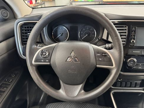 Used 2018 Mitsubishi Outlander ES image 19