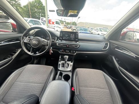 Used 2021 Kia Seltos S FWD image 19