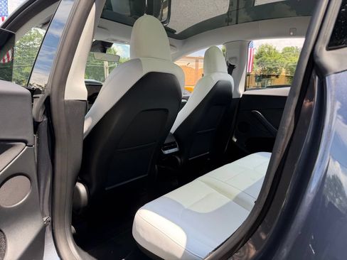 Used 2023 Tesla Model Y Long Range AWD/4WD image 30
