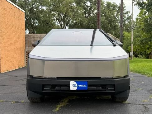 Used 2024 Tesla Cybertruck AWD Crew Cab image 9