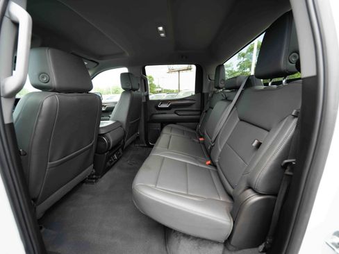Used 2025 GMC Sierra 1500 SLT AWD/4WD image 23