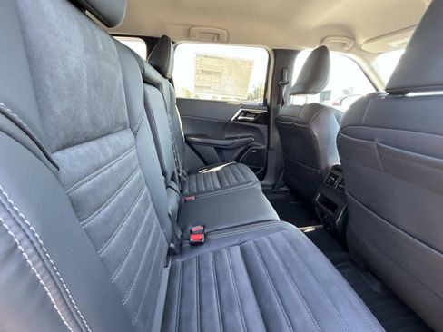 New 2026 Mitsubishi Outlander SE AWD/4WD image 15
