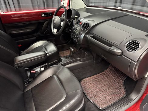 Used 2008 Volkswagen Beetle S image 18
