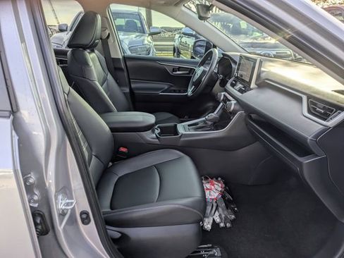 Used 2025 Toyota RAV4 XLE Premium image 33