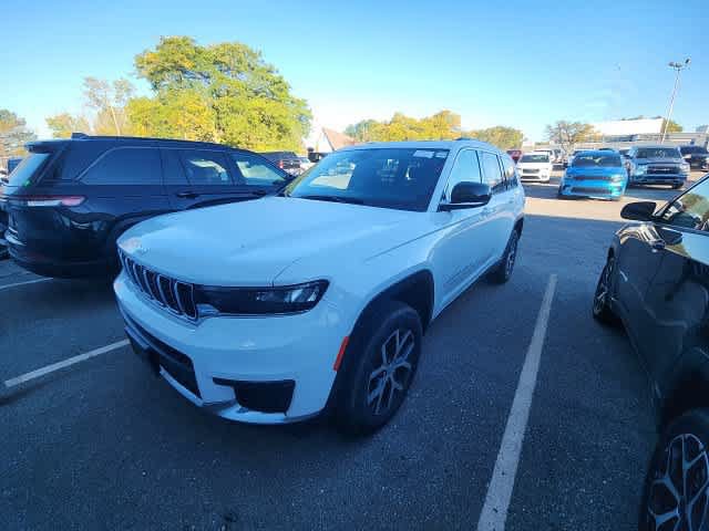 Used 2023 Jeep Grand Cherokee L Limited AWD/4WD image 3