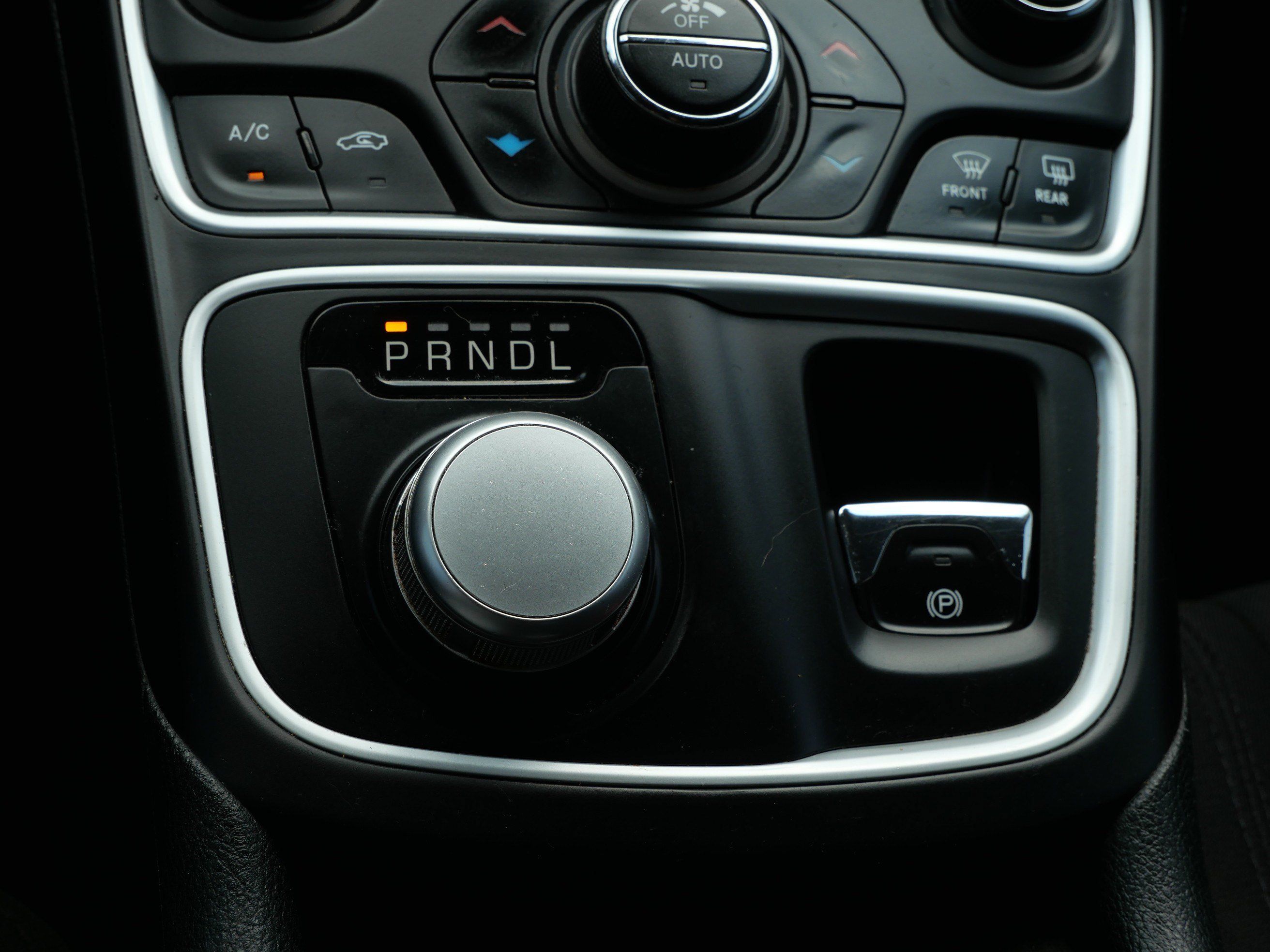 Used 2015 Chrysler 200 Limited w/ Convenience Group FWD image 24