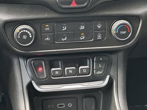 Used 2018 GMC Terrain SLE image 17