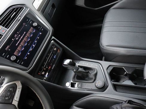 Used 2022 Volkswagen Tiguan SE image 22