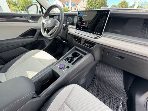 New 2025 Volkswagen Tiguan SE AWD/4WD image 26