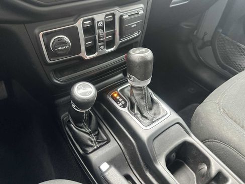 Used 2021 Jeep Wrangler Unlimited Sahara w/ Uconnect 4C Nav & Sound Group image 19