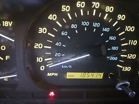 Used 2001 Lexus LX 470 4WD image 16