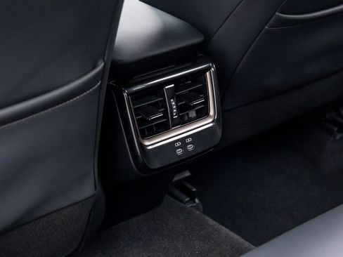 Used 2025 Toyota Crown Signia XLE image 18