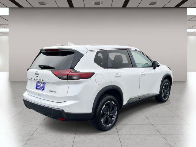 Used 2024 Nissan Rogue SV AWD/4WD image 3