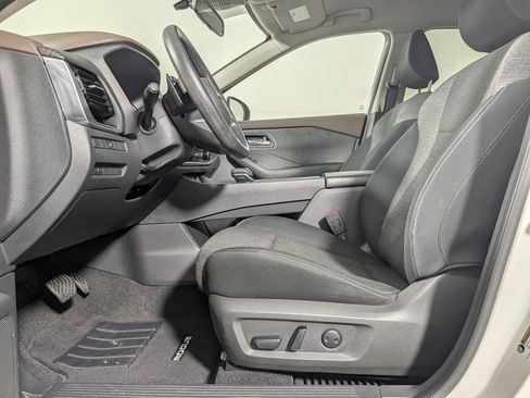 Used 2023 Nissan Rogue SV FWD image 11