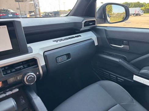 Used 2024 Toyota Tacoma TRD Off-Road image 33