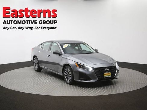 Used 2025 Nissan Altima 2.5 SV FWD image 49