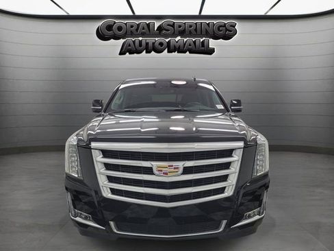 Used 2020 Cadillac Escalade Luxury AWD/4WD image 2