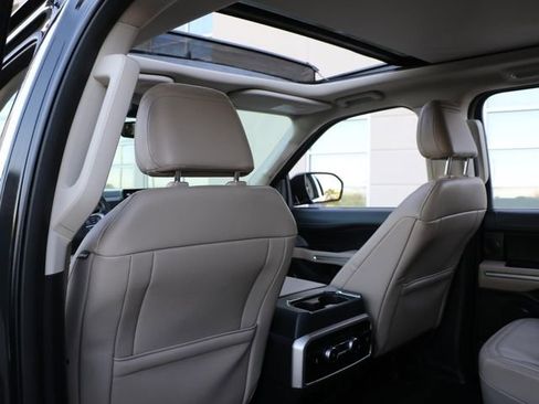 Used 2022 Ford Expedition Limited AWD/4WD image 16