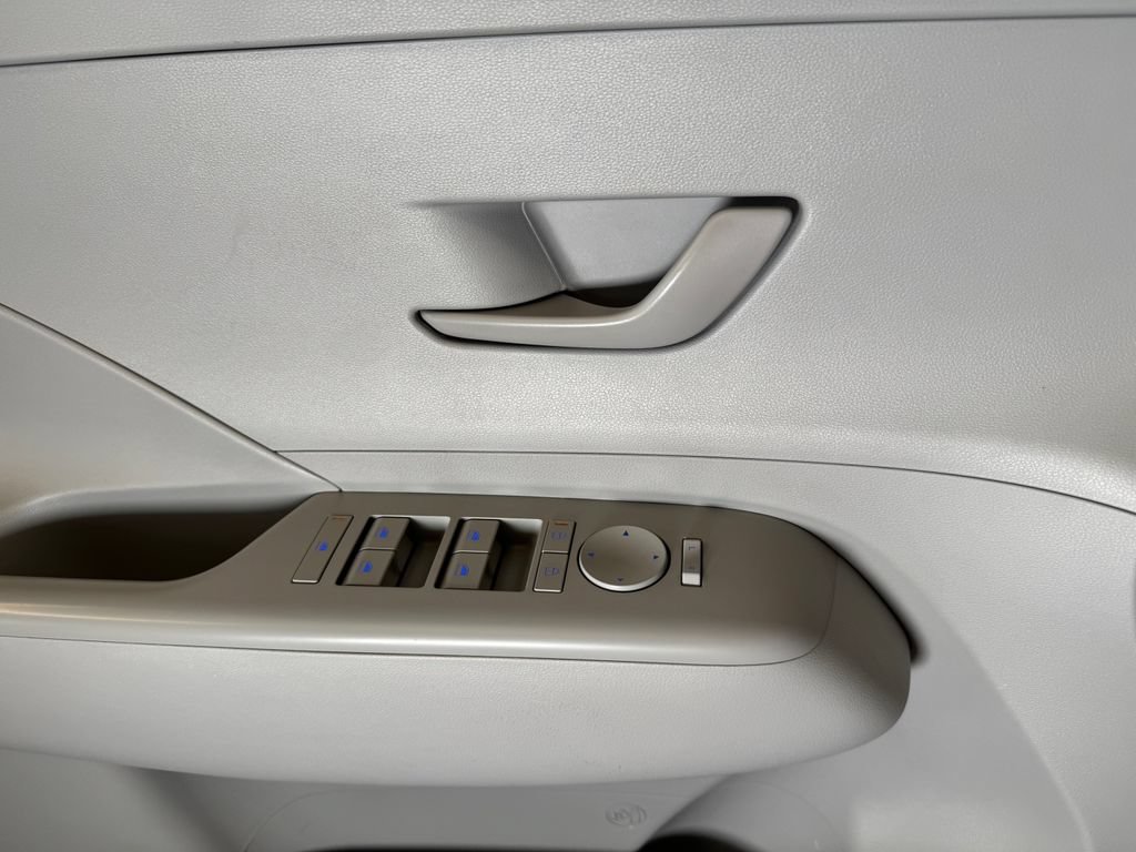 Used 2025 Hyundai Kona SEL FWD image 18