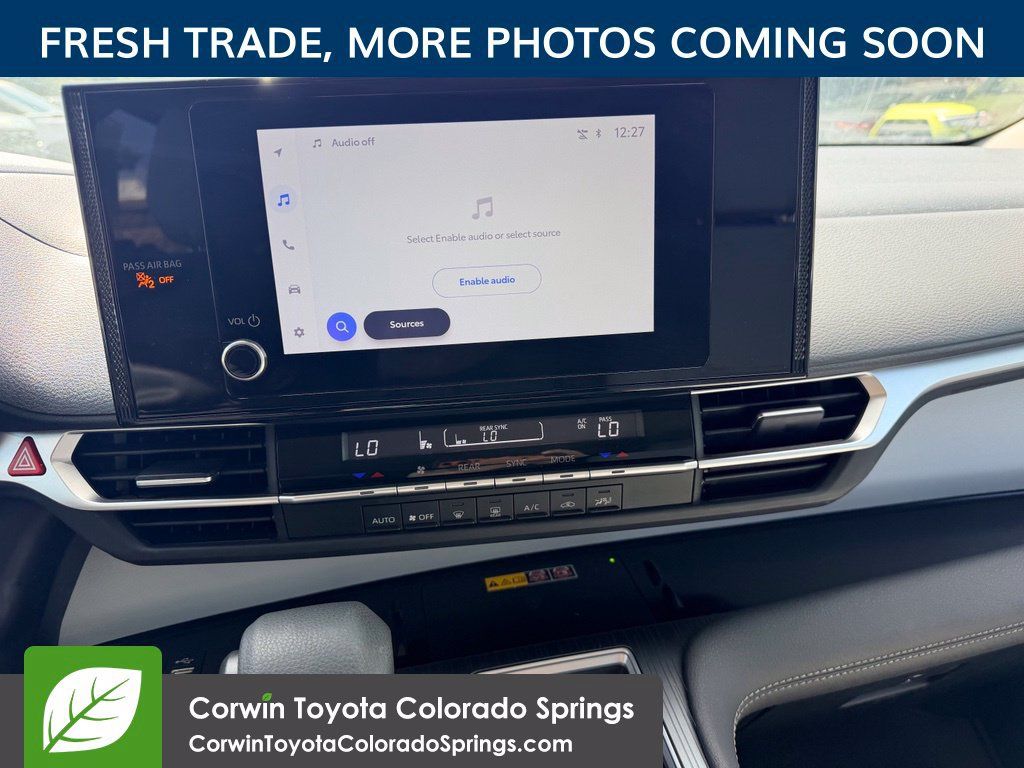 Used 2025 Toyota Sienna LE AWD/4WD image 14