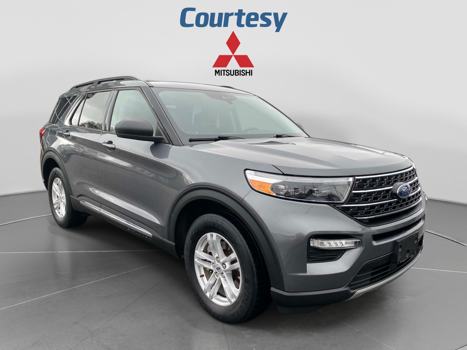 Used 2021 Ford Explorer XLT w/ Equipment Group 202A AWD/4WD image 11