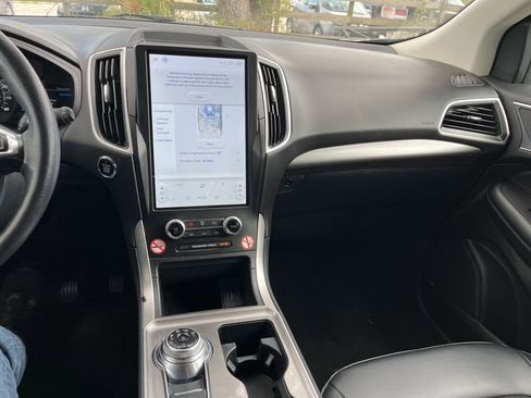 Used 2024 Ford Edge SEL image 11