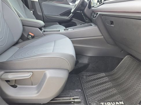 New 2026 Volkswagen Tiguan SE image 11
