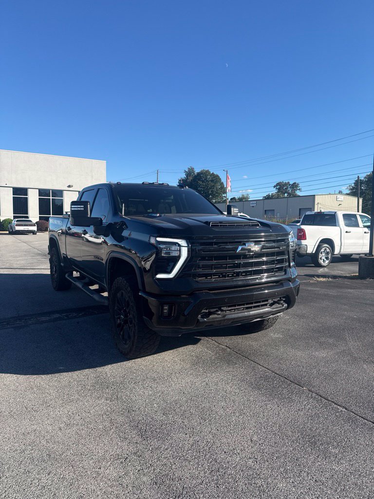 Used 2024 Chevrolet Silverado 3500 LTZ w/ LTZ Plus Package AWD/4WD image 3