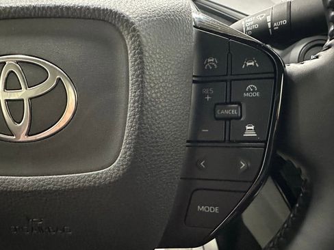 Used 2025 Toyota Prius XLE image 20