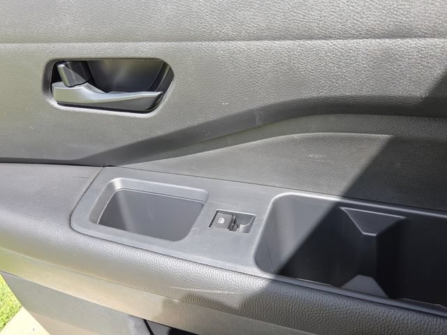 Used 2025 Nissan Pathfinder SV FWD image 10