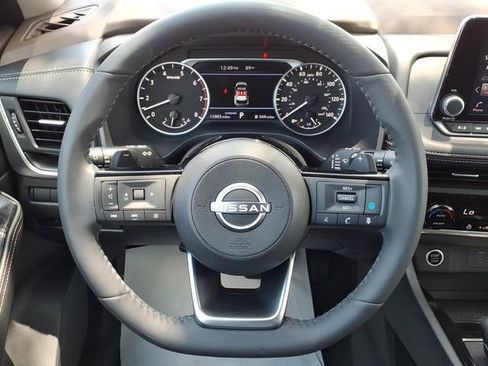 Used 2023 Nissan Rogue SV w/ SV Premium B Package FWD image 21