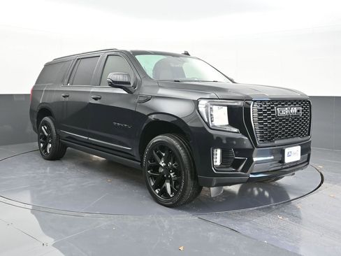 Used 2021 GMC Yukon XL Denali w/ Denali Premium Package image 14