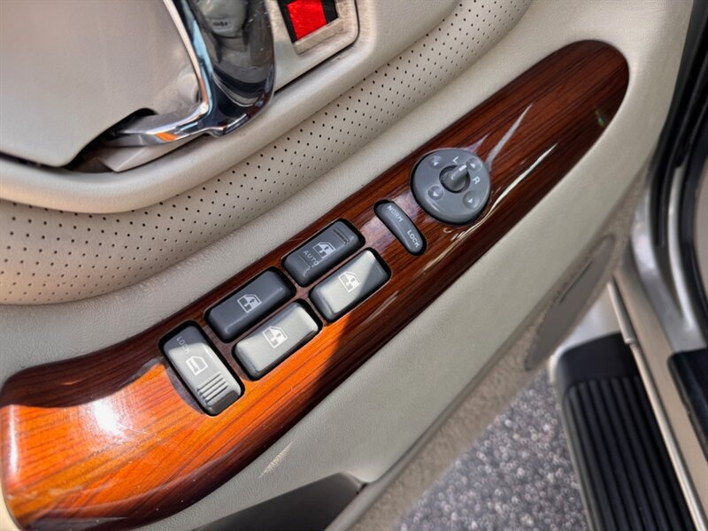 Used 2000 Cadillac Escalade 4WD image 12