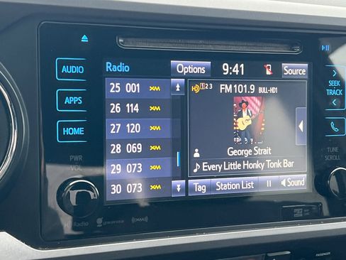 Used 2016 Toyota Tacoma TRD Off-Road image 17