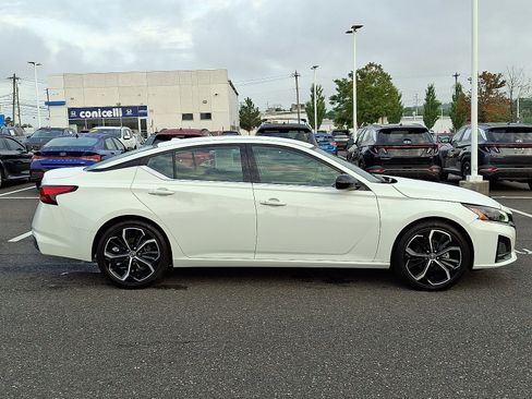 Used 2024 Nissan Altima 2.5 SR image 7