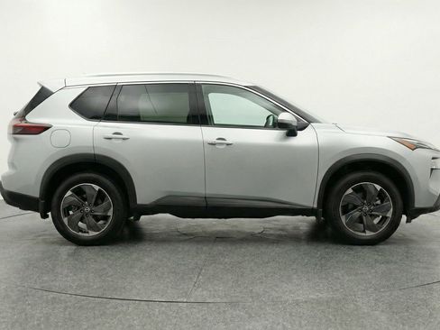 Used 2025 Nissan Rogue SV image 11
