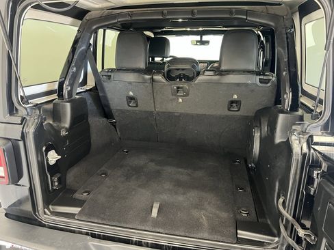 Used 2020 Jeep Wrangler Unlimited Sahara image 7
