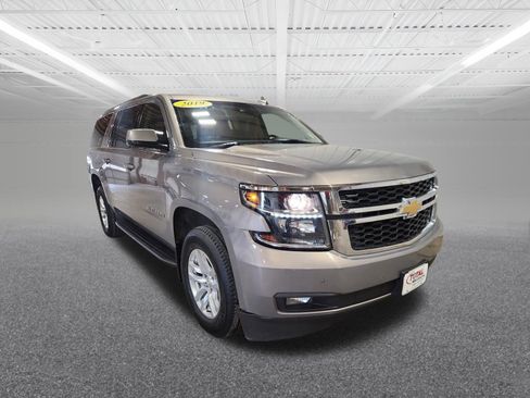 Used 2019 Chevrolet Suburban LT w/ Luxury Package image 4
