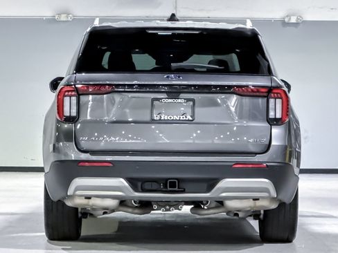Used 2025 Ford Explorer Platinum w/ LUX Leather Package AWD/4WD image 9