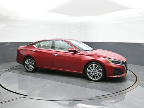 Used 2025 Nissan Altima 2.5 SL image 17