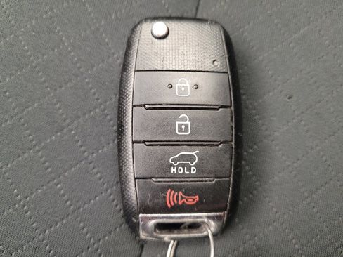 Used 2020 Kia Sorento AWD V6 image 32