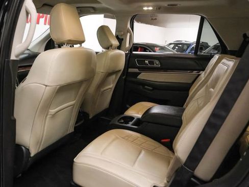 Used 2018 Ford Explorer Platinum image 35