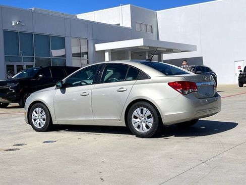 Used 2014 Chevrolet Cruze LS image 4