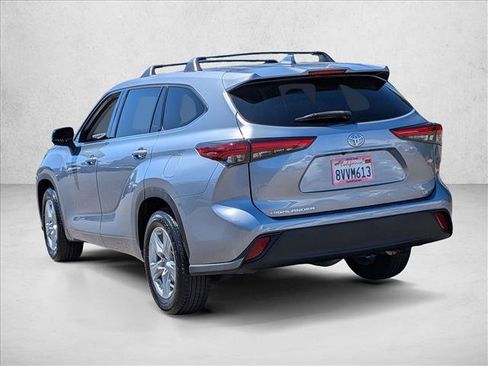 Used 2021 Toyota Highlander LE FWD image 8