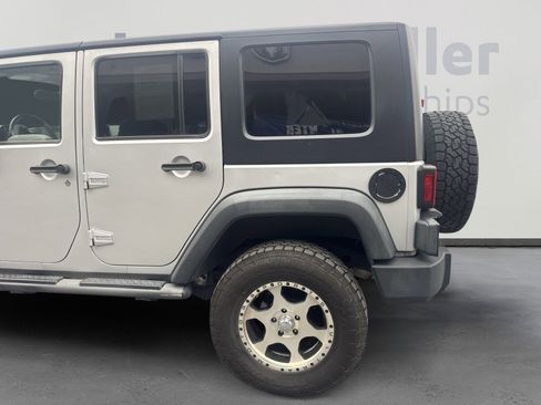 Used 2009 Jeep Wrangler Unlimited Rubicon w/ Trailer Tow Group image 12