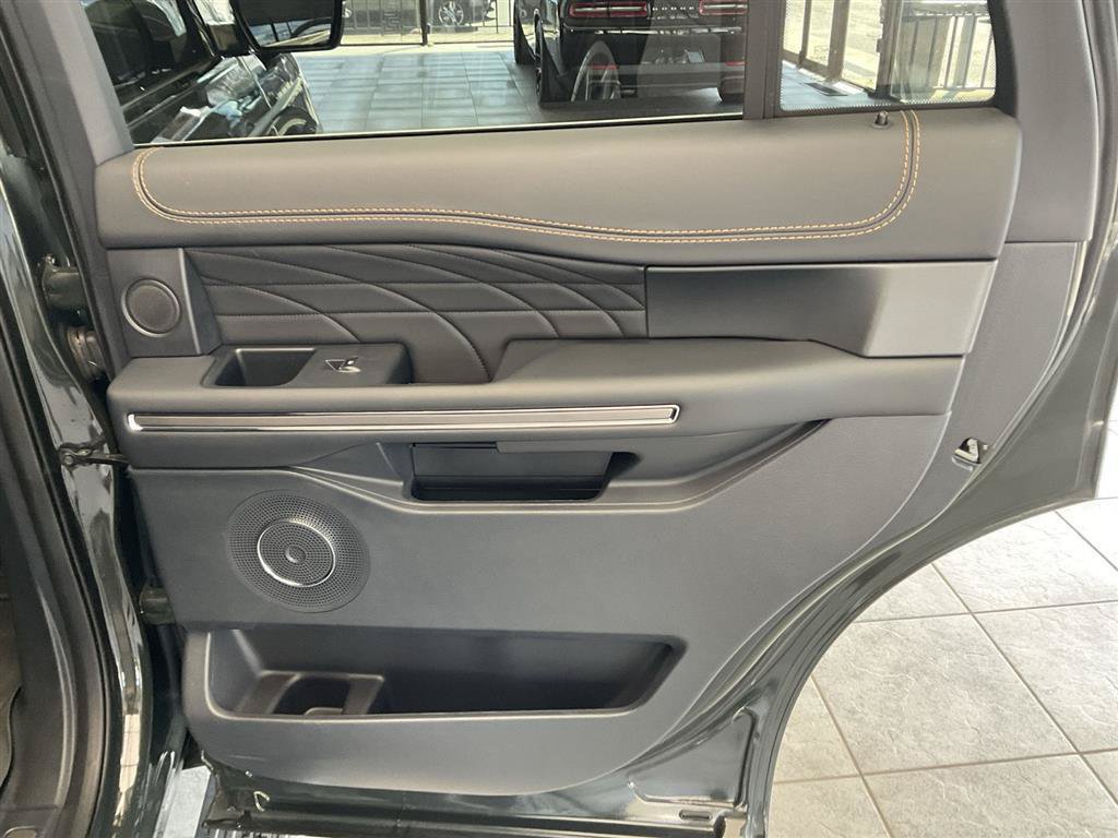 Used 2022 Ford Expedition Platinum AWD/4WD image 14