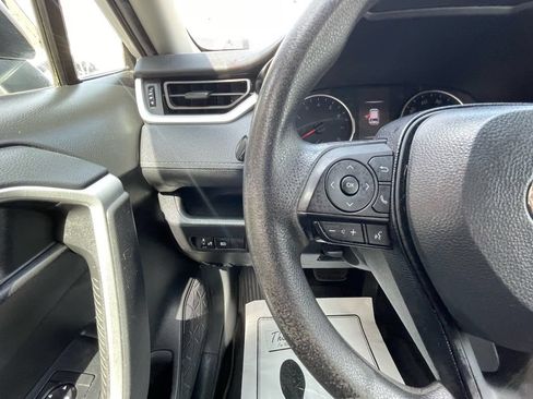 Used 2021 Toyota RAV4 LE AWD/4WD image 13