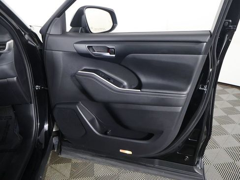 Used 2025 Toyota Highlander XSE AWD/4WD image 27